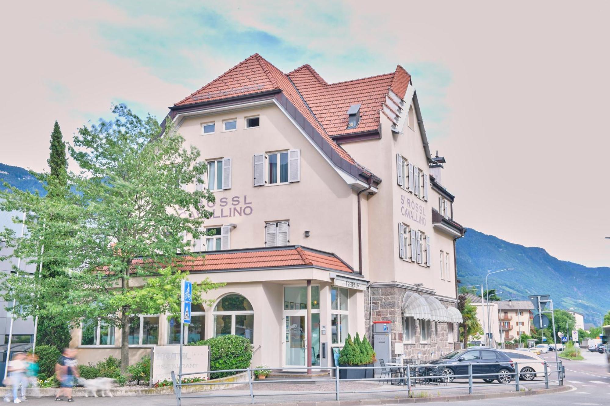 Albergo Cavallino s'Rössl Merano Esterno foto