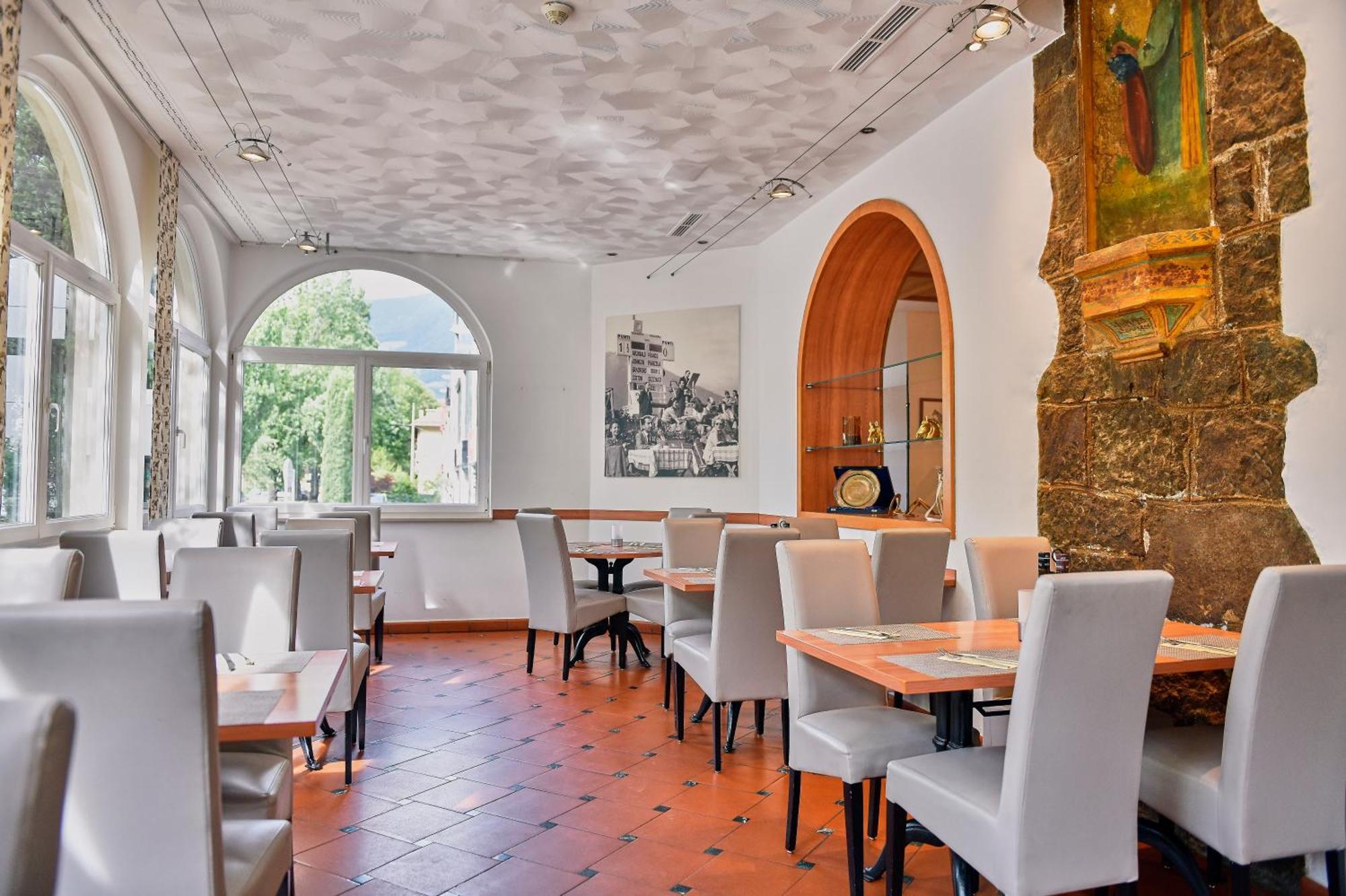 Albergo Cavallino s'Rössl Merano Esterno foto