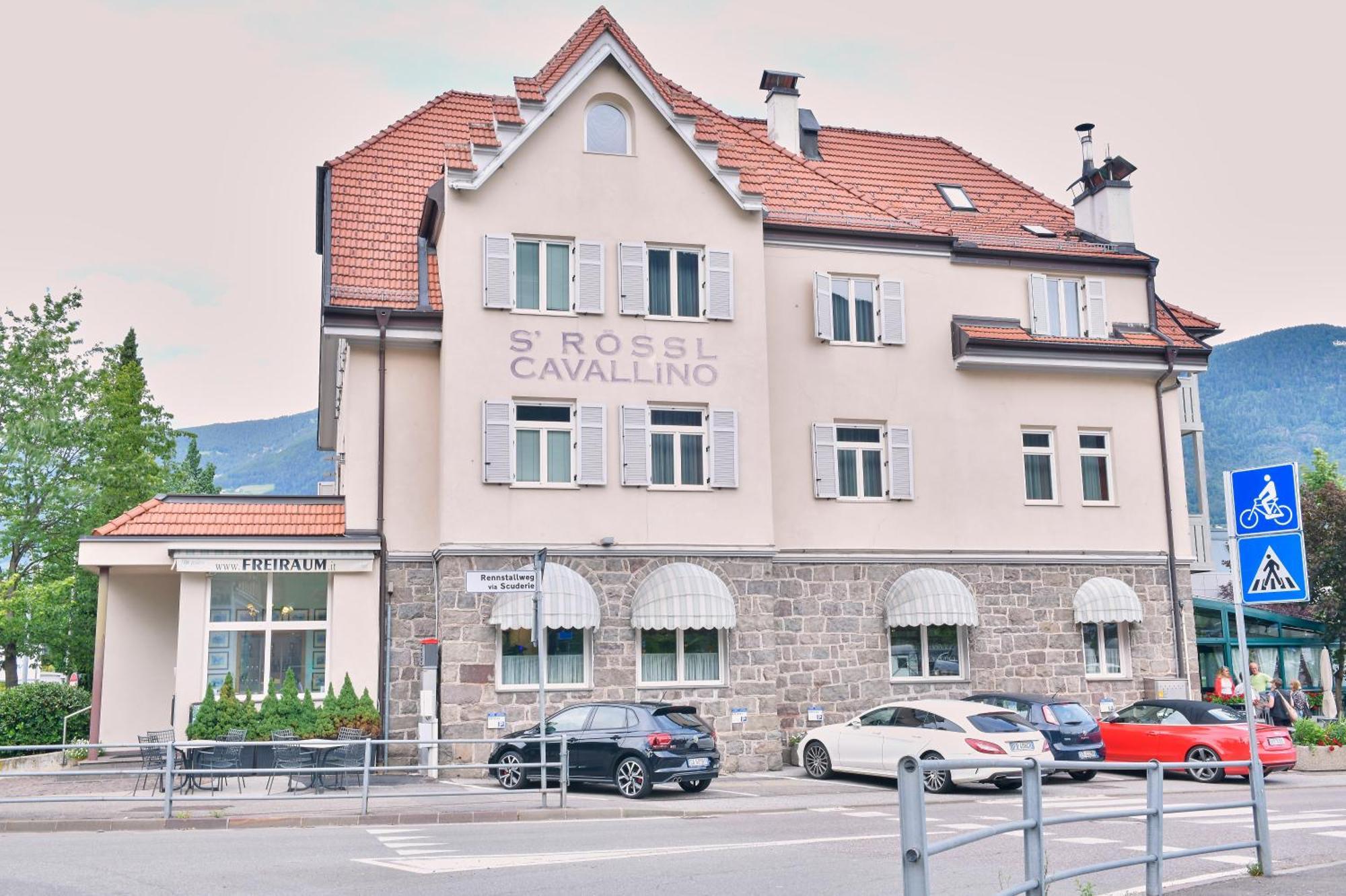 Albergo Cavallino s'Rössl Merano Esterno foto